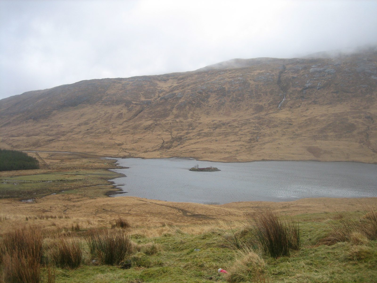 uno de los lagos en la Isla de Mull