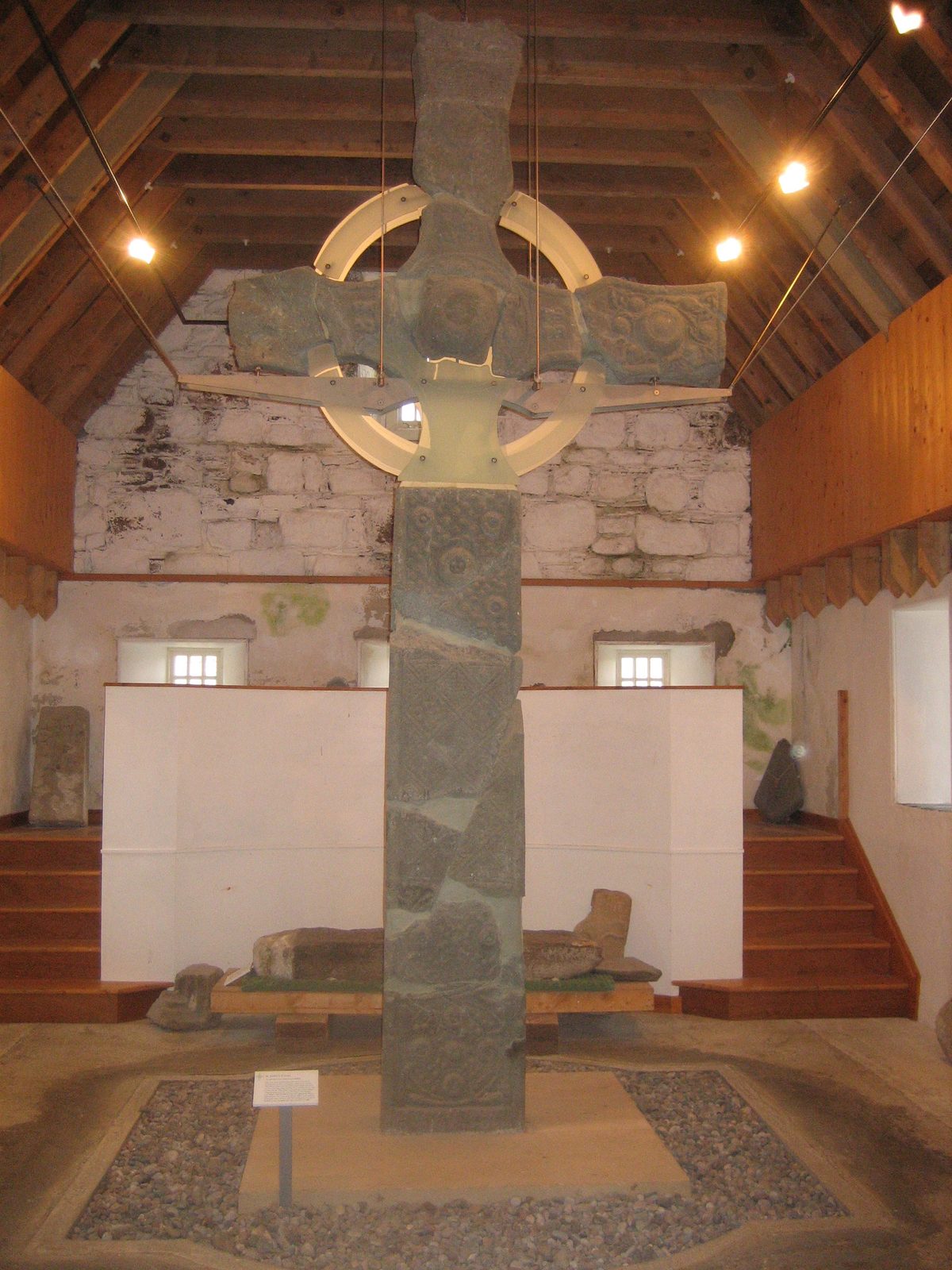 una cruz celta en reconstruccion