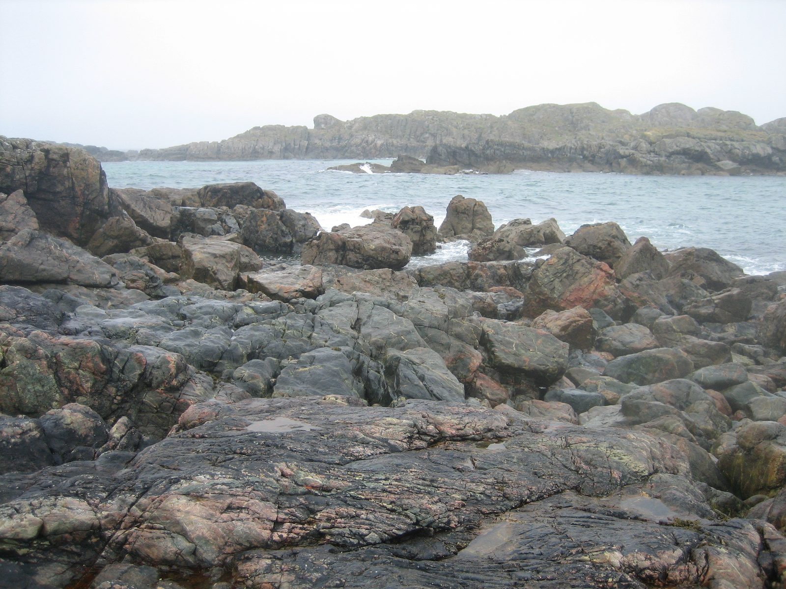 las rocas y el mar