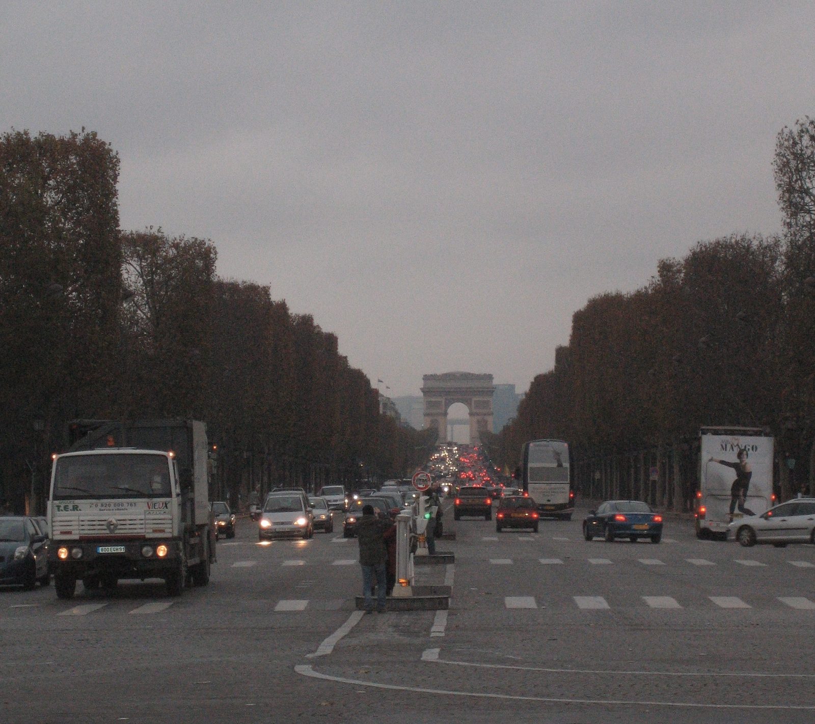 L'Arc du Triomphe desde el fin de Les Champs Elysees