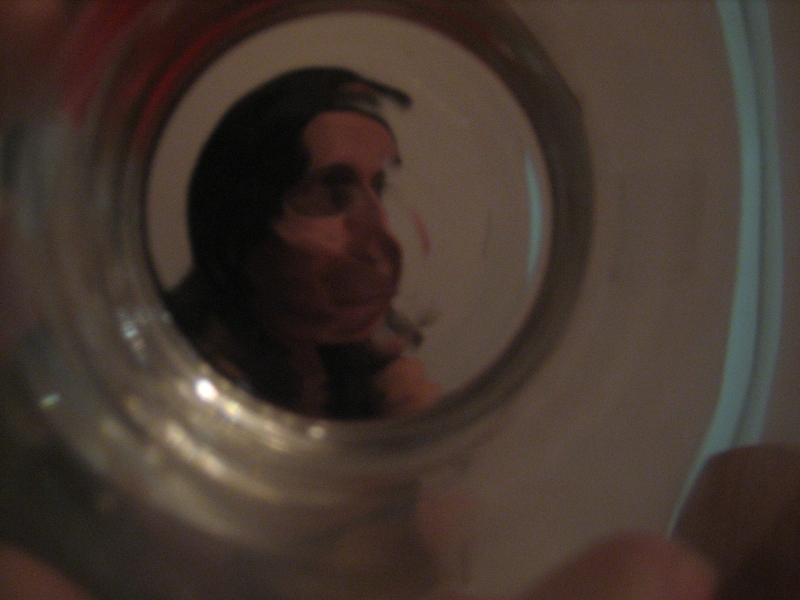 y ahora a traves de un vaso