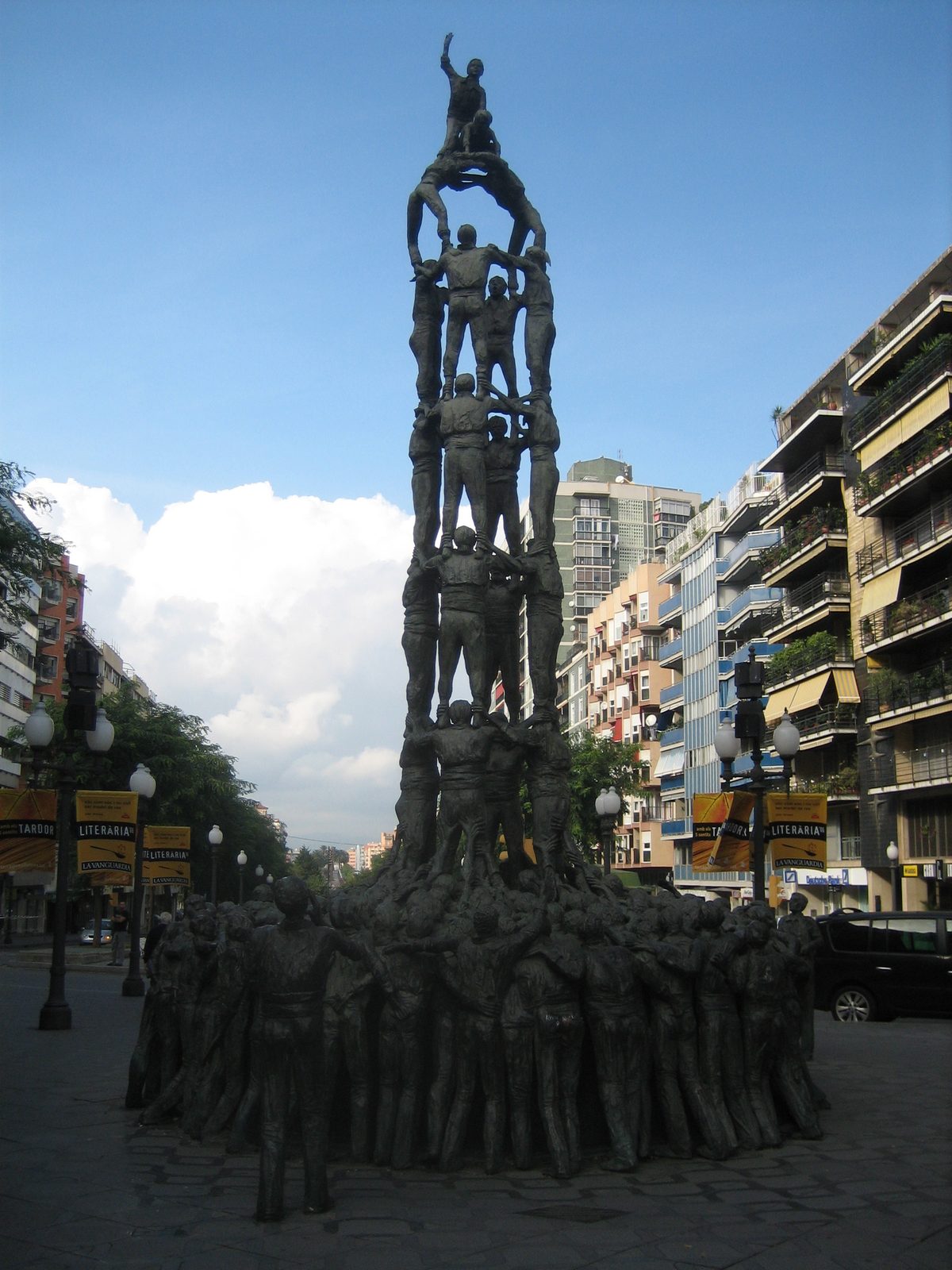monumento a los "castels" que se hacen en las fiestas de Tarragona