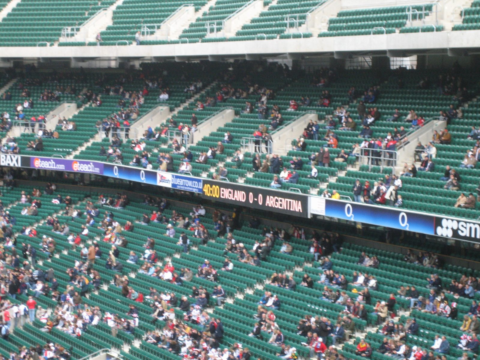 esperando q empeice el partido
