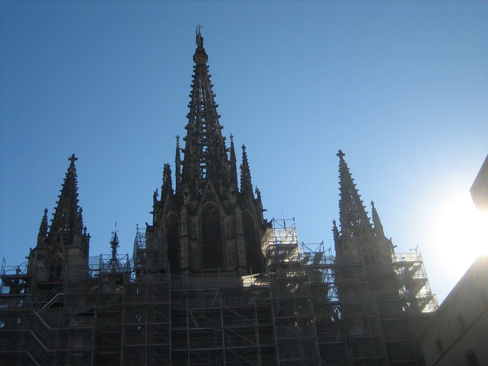 vista de la catedral (la están arreglando)