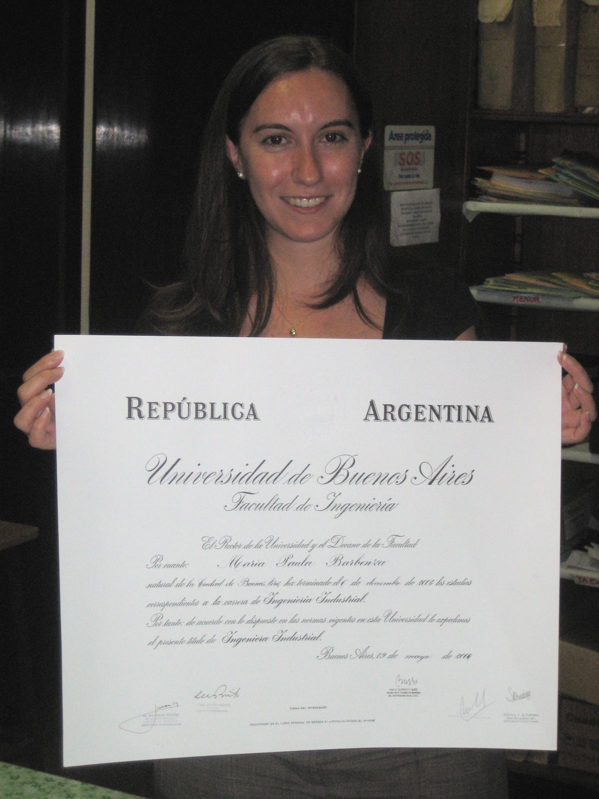 en mis manos y con mi nombre!!!!! (solo por un ratito... me lo sacaron)