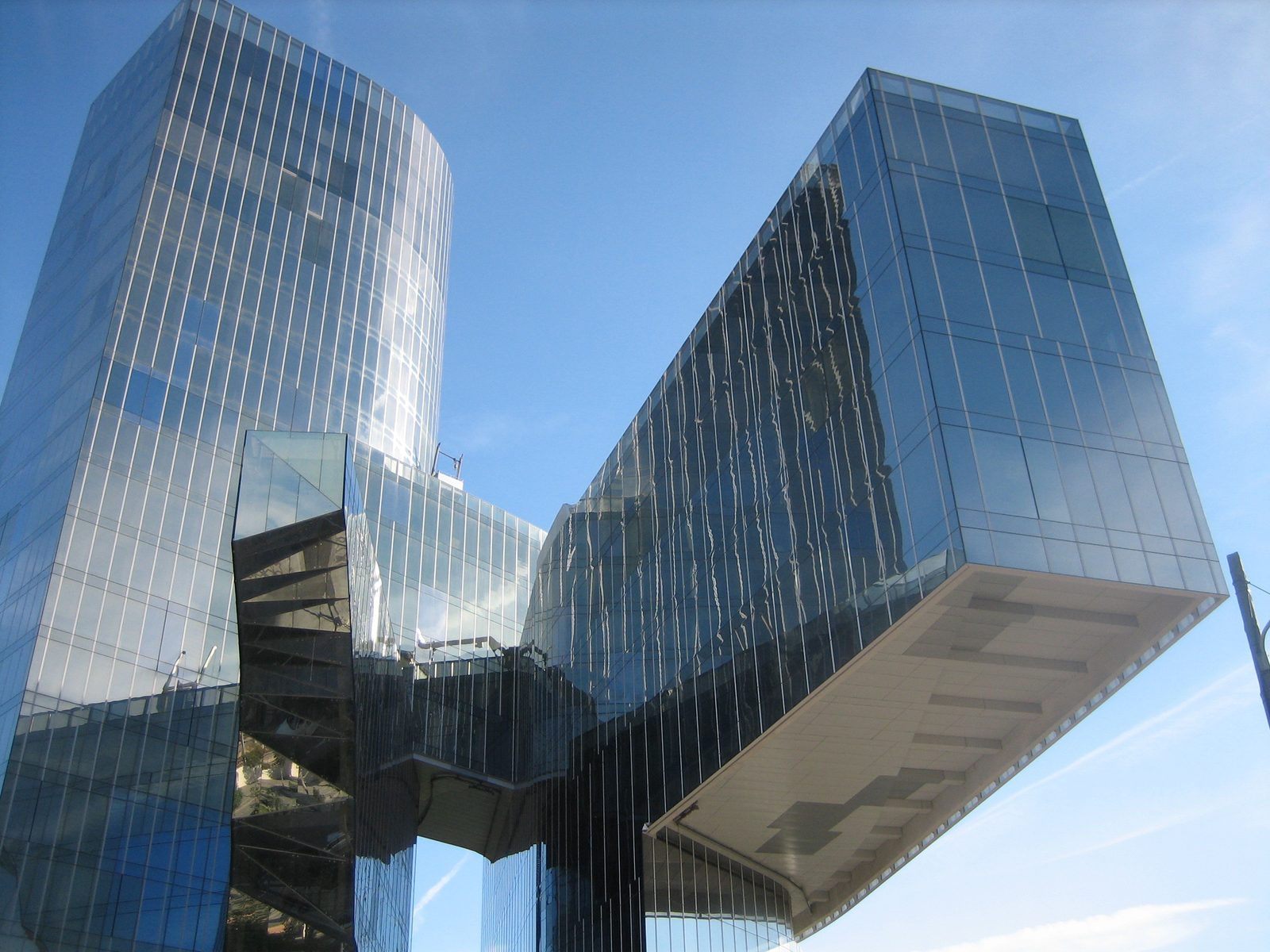 no sabemos q es este edificio pero la forma es interesante!
