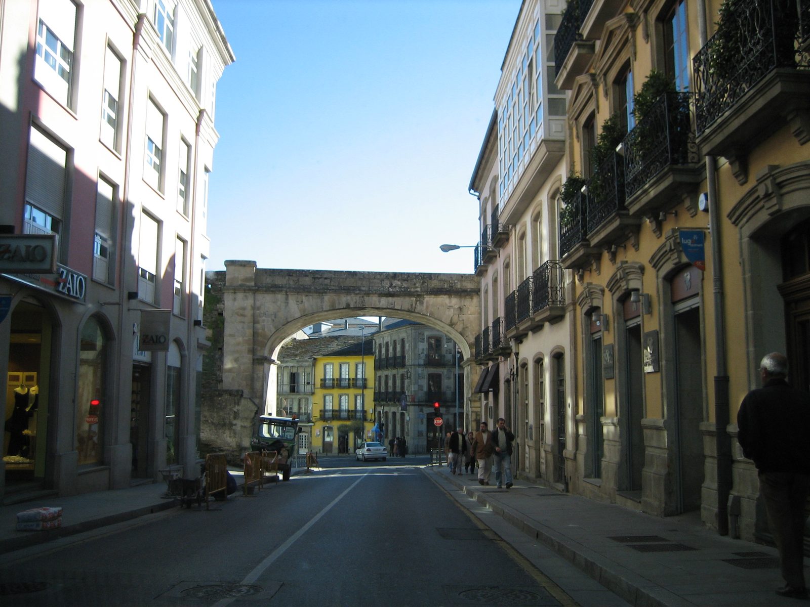 saliendo de la ciudad antigua de Lugo