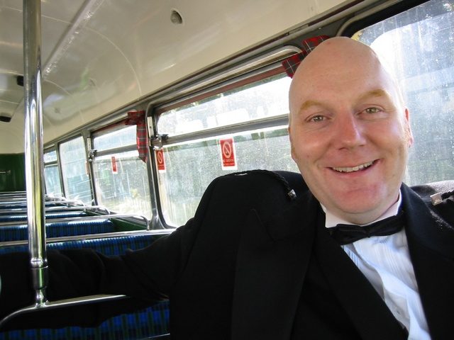 Iain_en_el_mejor_asiento_del_bondi