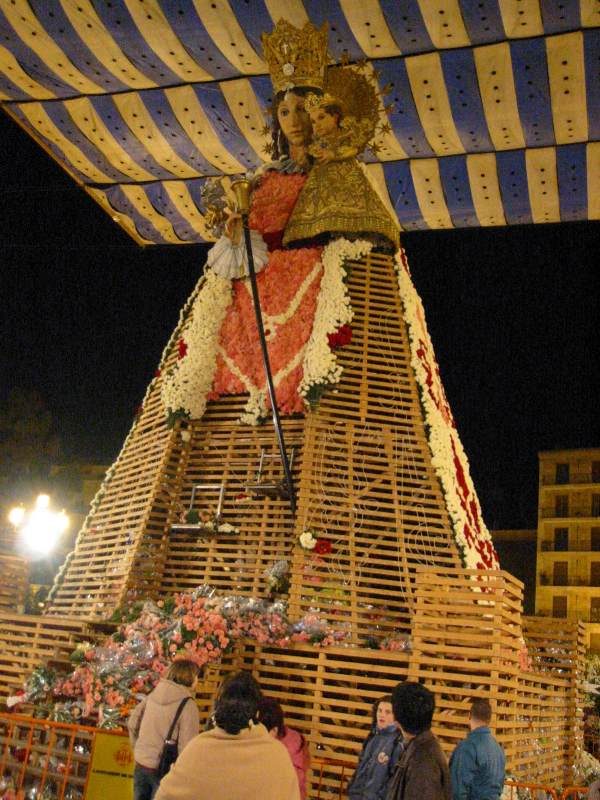 10_la_Virgen_recibe_la_ofrenda