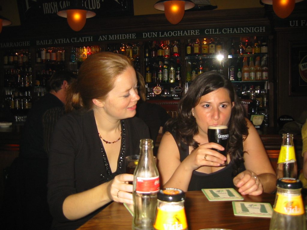 Ceci probando una Guinnes