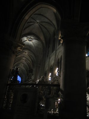 dentro de la catedral