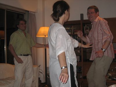 Iain S, mama y papa bailando rock