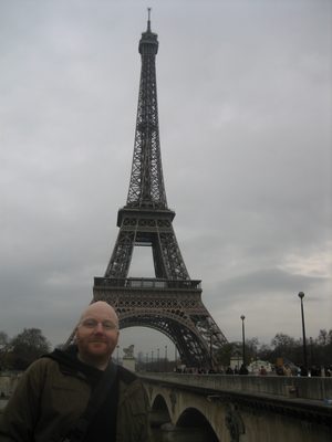 finalmete una foto de Iain enfrente de un edificio emblematico de Europa!!!