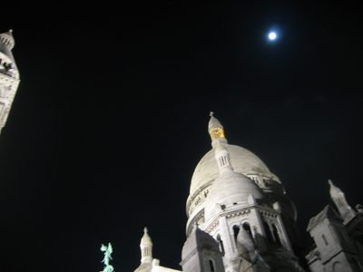 la luna muy brillante