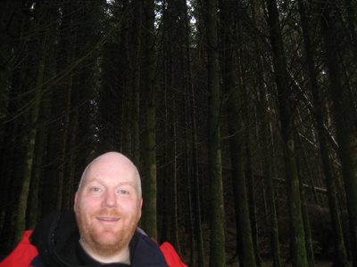 Iain se interna en el bosque