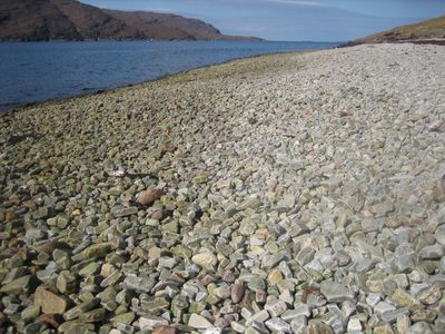 la playa es de piedra