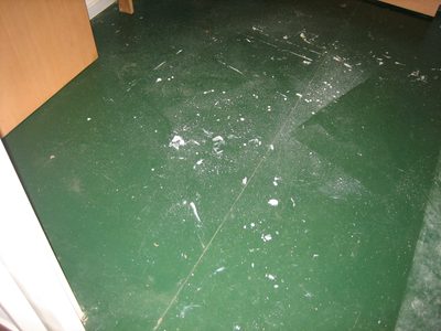 el piso de la habitacion de servicio ... vuela!