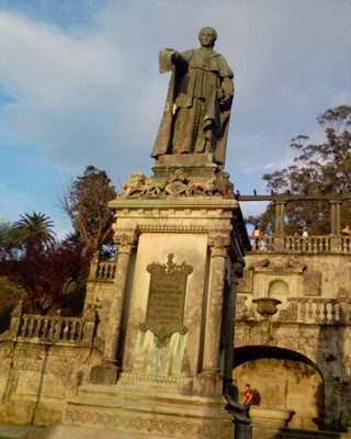 monumento a los pies del mirador