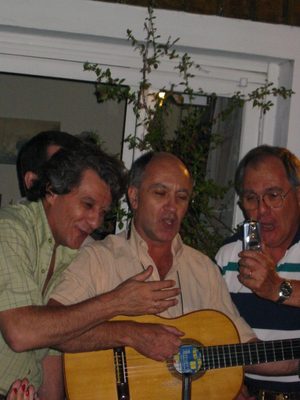 "Paco Camorra" por telefono para Toia q esta en San Francisco