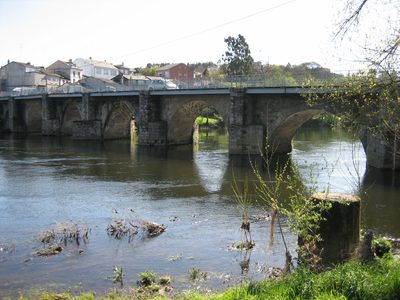 del puento romano de Lugo solo quedan los pilares.