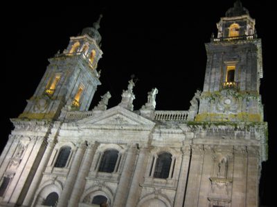 la catedral de noche