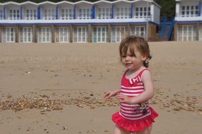 corriendo hacia el mar